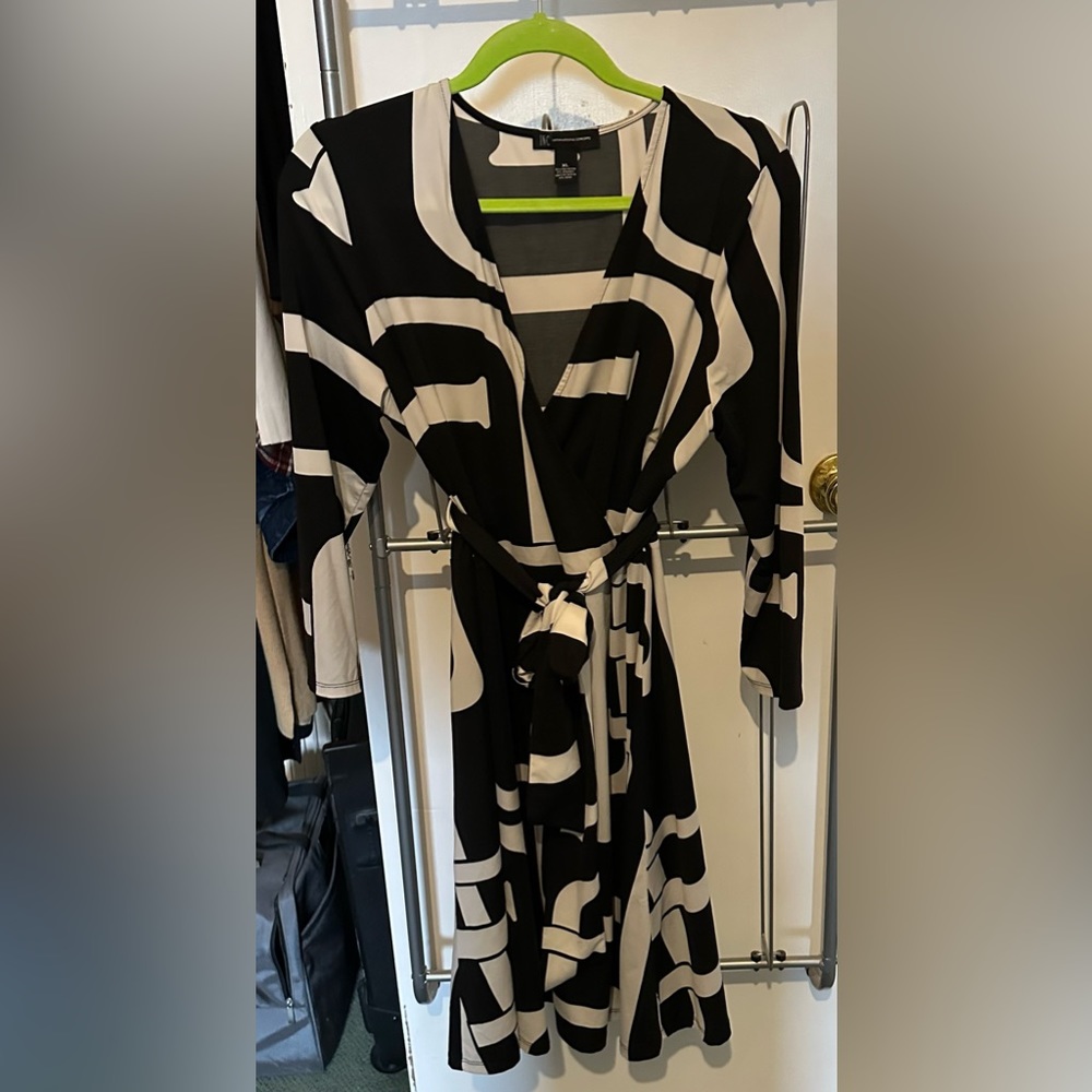 Retro faux wrap dress.